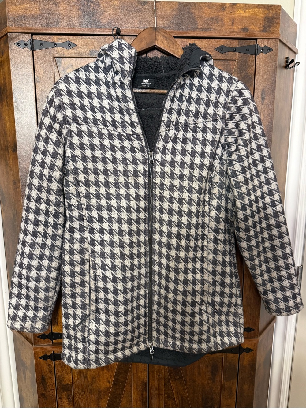 New Balance Women’s Houndstooth Sherpa Lined Hooded Jacket Black Cream Size M